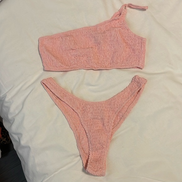 Princess Polly link ruched bikini - Picture 3 of 4